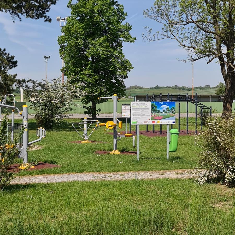 Louise'S Camper Ξενοδοχείο Neusiedl an der Zaya Εξωτερικό φωτογραφία