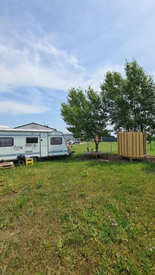 Louise'S Camper Ξενοδοχείο Neusiedl an der Zaya Εξωτερικό φωτογραφία